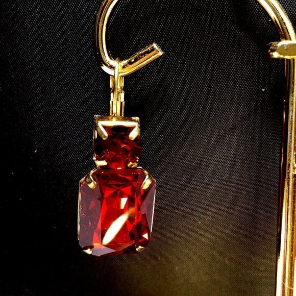 Vintage Red Rhinestone Lever Back Earrings, Gold Tone, 1990s, 1 3/8 Inches - Picture 8 of 9
